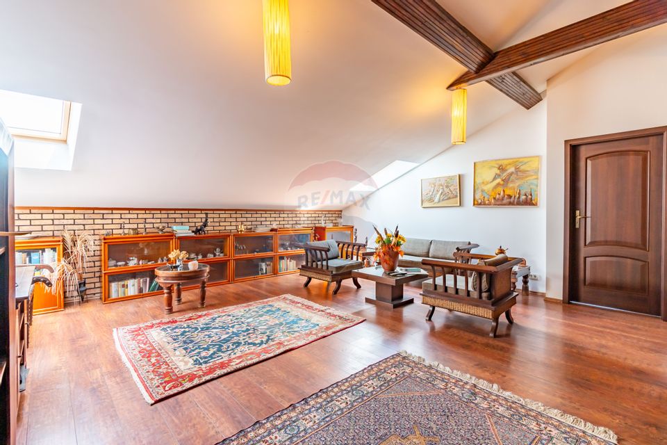 8 room House / Villa for sale