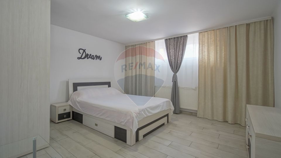 8 room House / Villa for sale, Aurel Vlaicu area