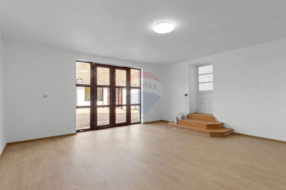 Casă renovată recent, zona centrală Pecica