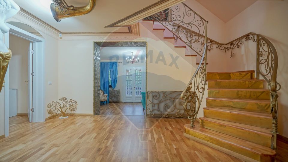 Apartament cu 4 camere | Ultracentral | Lux | Priveliste | Parcare