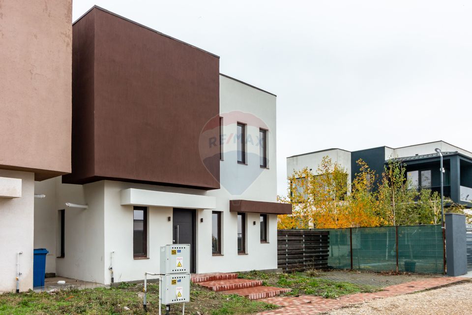 Casă / Vilă cu 5 camere de vânzare Tunari, Dimieni