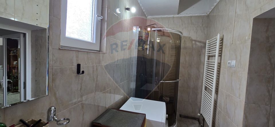 Casă / Vilă de vanzare cu 3 camere central Chisineu Cris