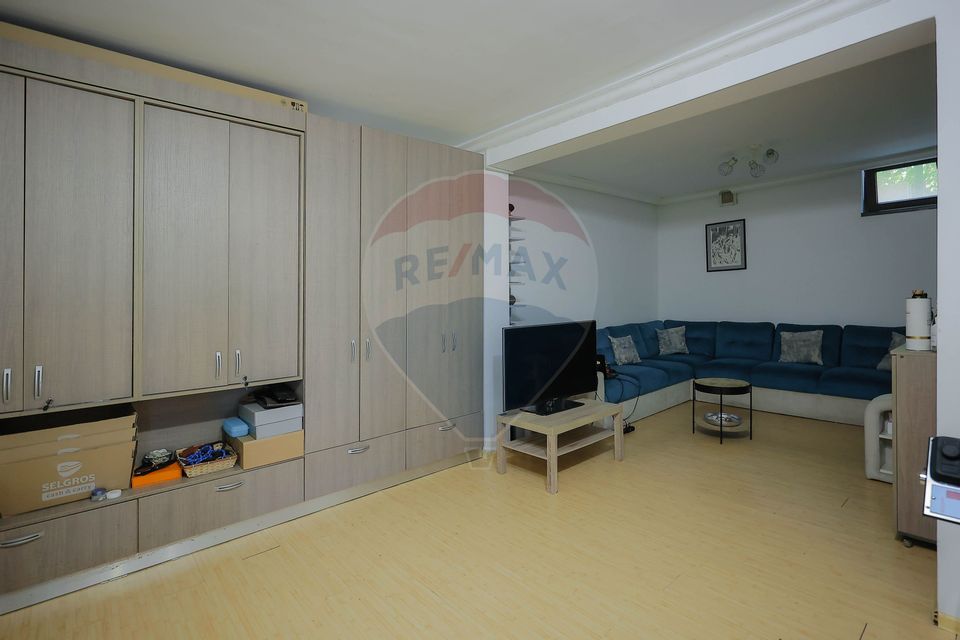 Casă / Vilă cu 5 camere de vânzare în zona Dealuri Oradea