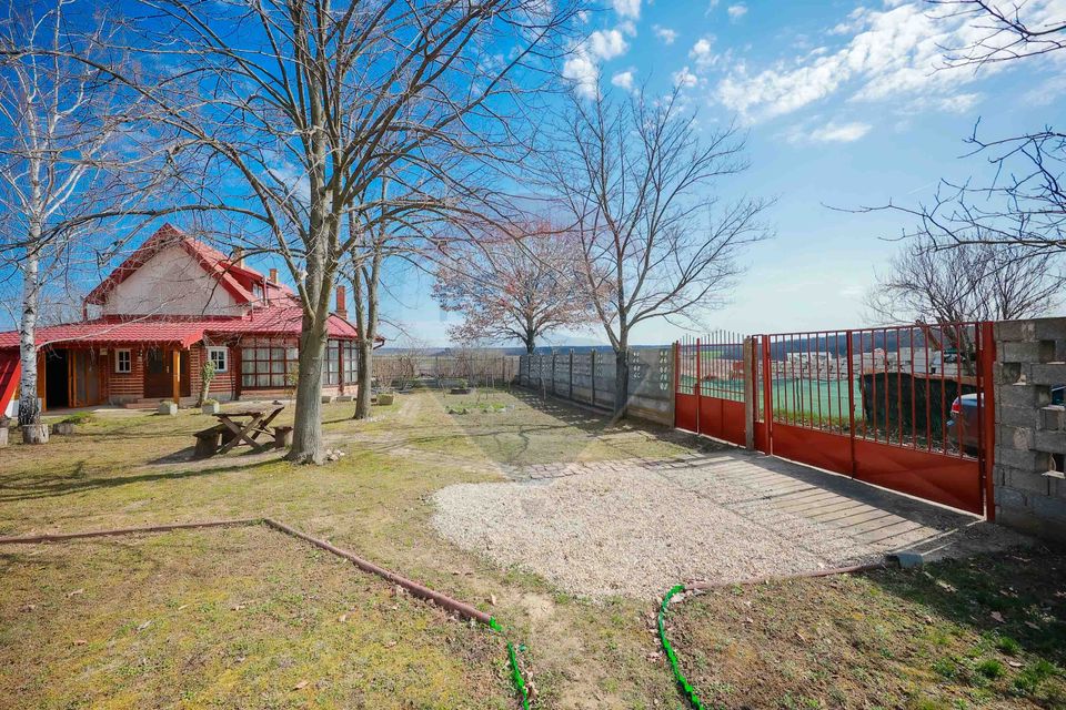 Casă de vânzare, tip duplex, teren 889 mp, în Păușa, comuna Nojorid