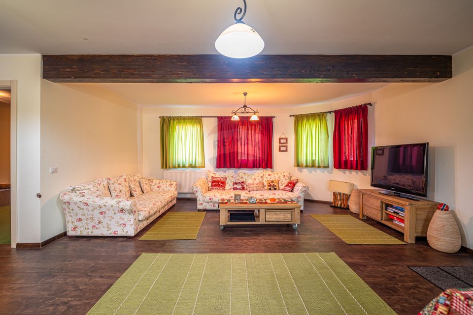 Casă P+M cu 6 camere în Bușteni - Zona Zamora