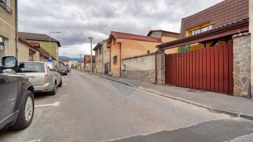 Casă / Vilă cu 4 camere de închiriat în zona Bartolomeu