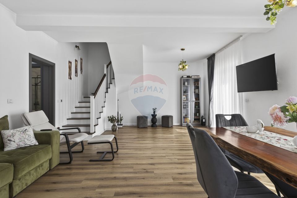 Casă la cheie cu teren 544 mp de vanzare in zona 6 Vanatori,Arad