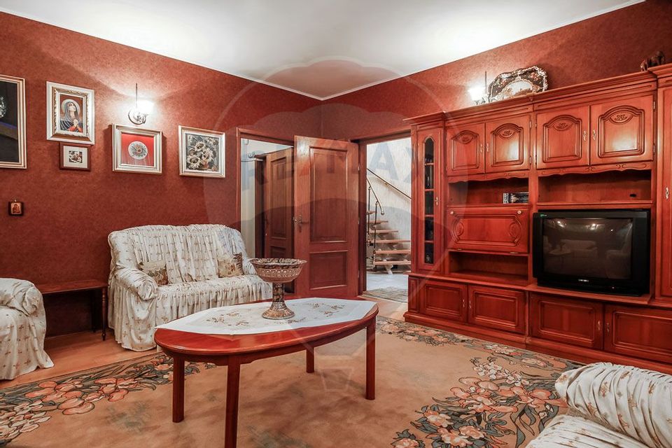 6 room House / Villa for sale, Eminescu area