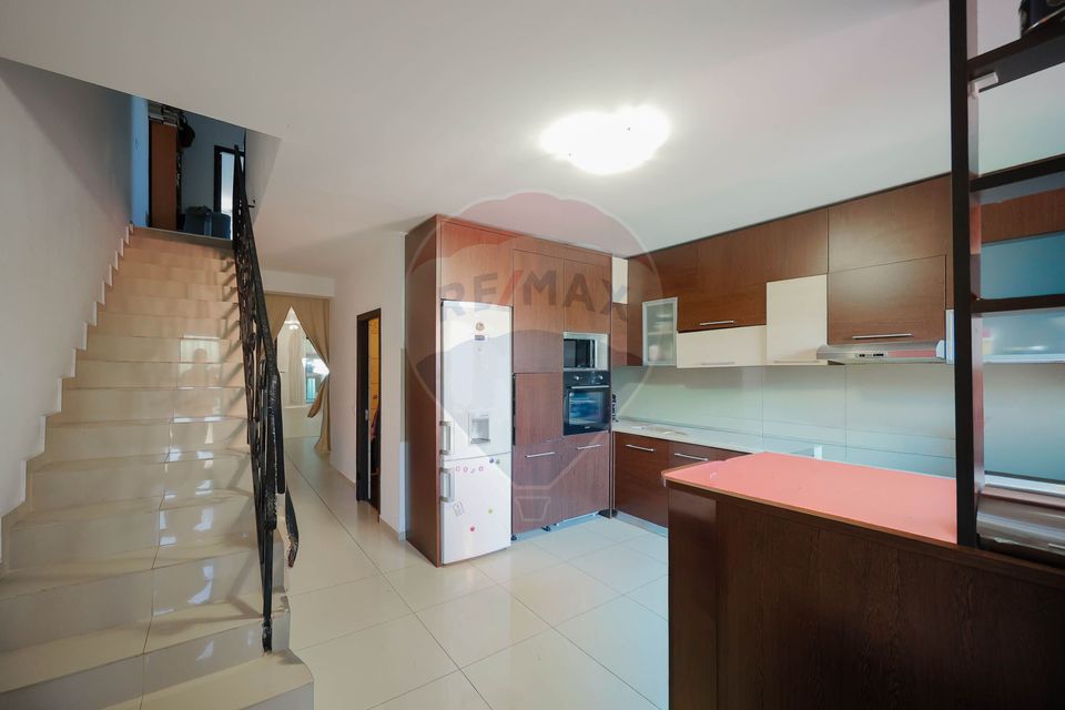 Duplex cu 3 camere de vânzare, zona Ioșia, Oradea