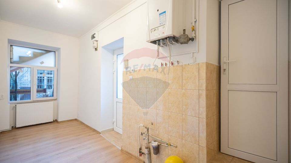 REZERVAT! Apartament cu o cameră de vânzare langă Biserica Neagră.