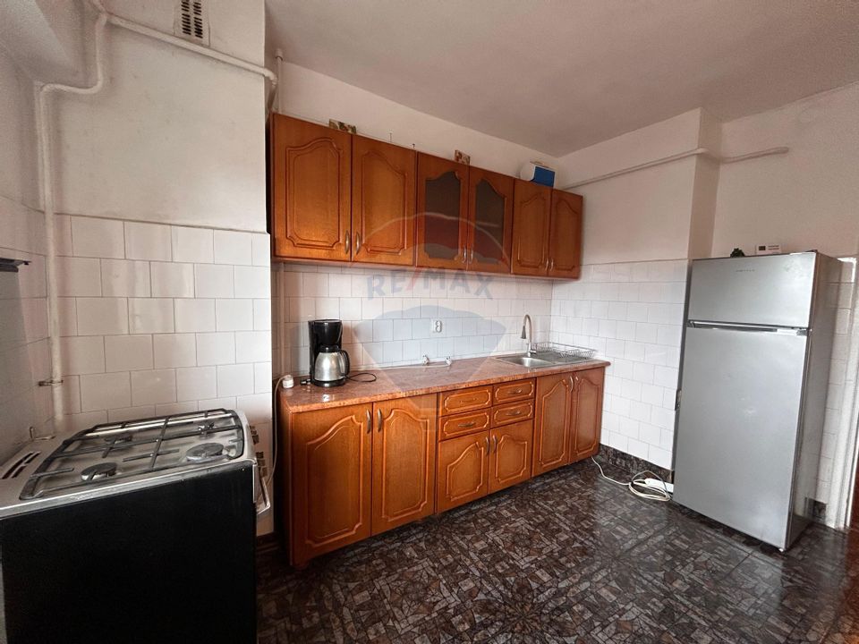 Apartament cu 3 camere de închiriat în zona Calea Severinului