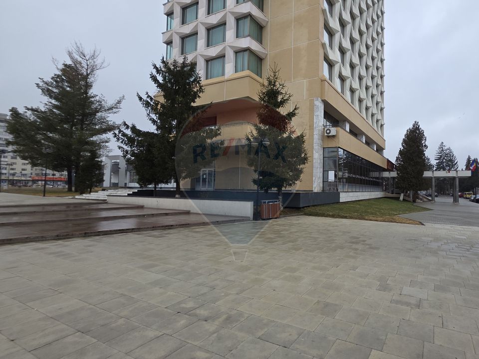 Oferta - Spatiu comercial de inchiriat in zona centrala a mun Onesti