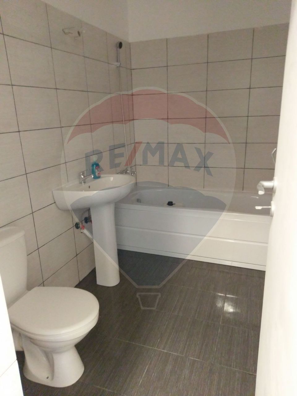 2 room apartment + central heating + parking space for sale Gorj area