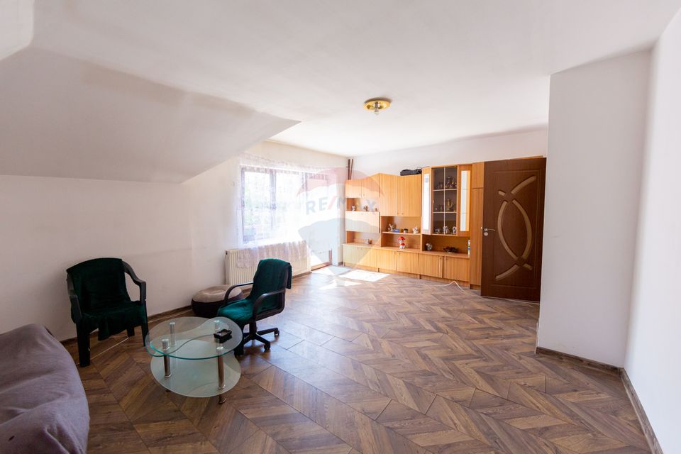 Casă individuala cu priveliste, 5 dormitoare, teren generos Baciu