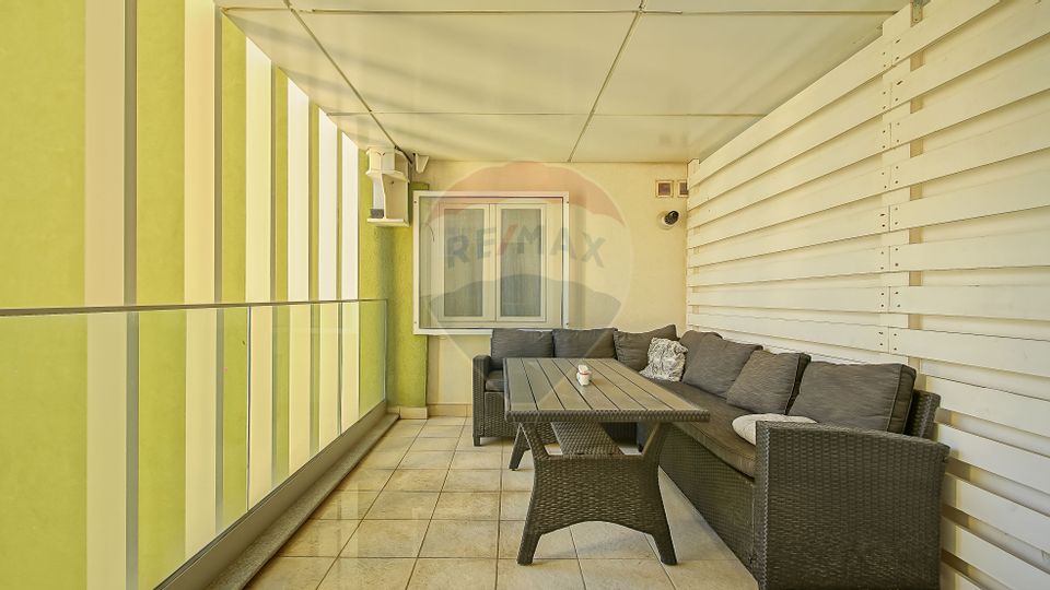 Apartament cu 2 camere și boxă de vânzare la Top City în Tractorul