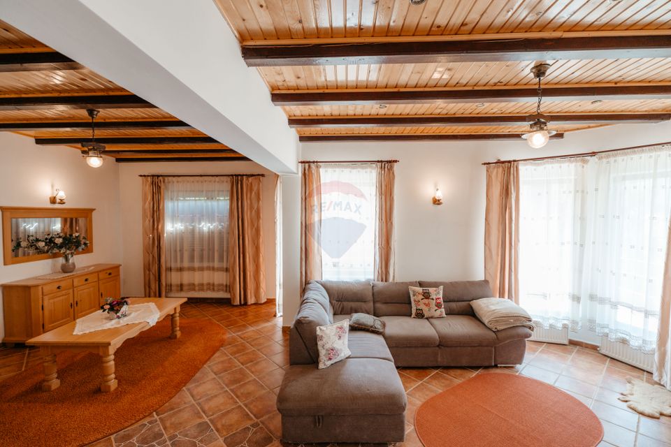 Vilă cu 6 camere, teren de 1000mp, într-un resort montan privat