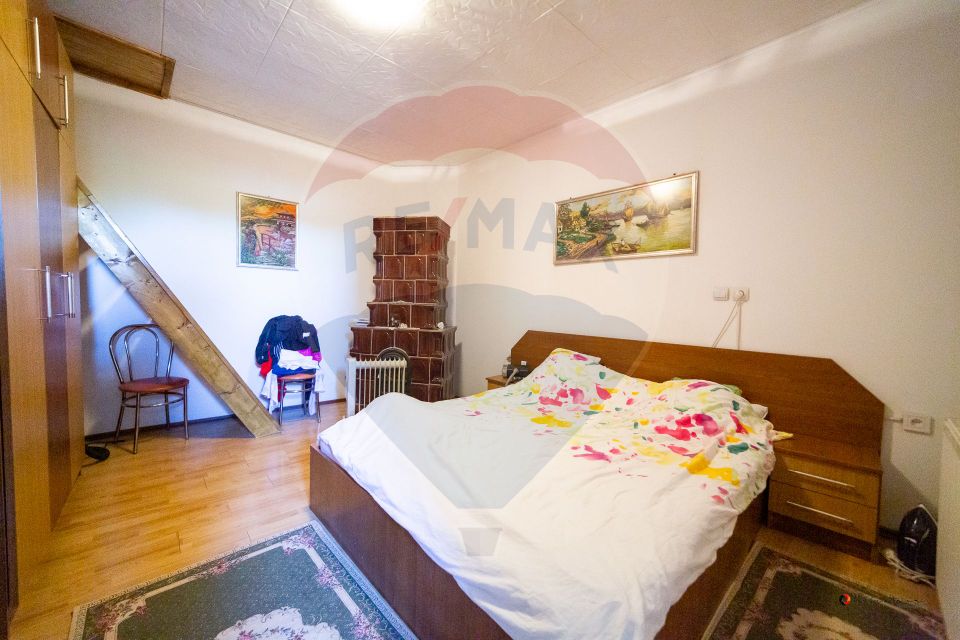 Casă cu 3 apartamente, piscină și 1000 mp teren, vânzare/schimb Turnu