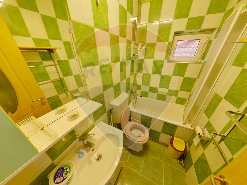 16 room House / Villa for sale, Est area