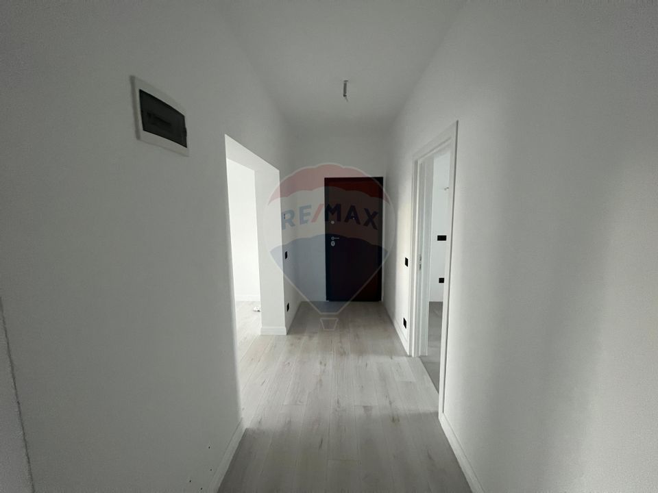 Apartament nou, 3 camere, curte proprie 50mp, de vânzare