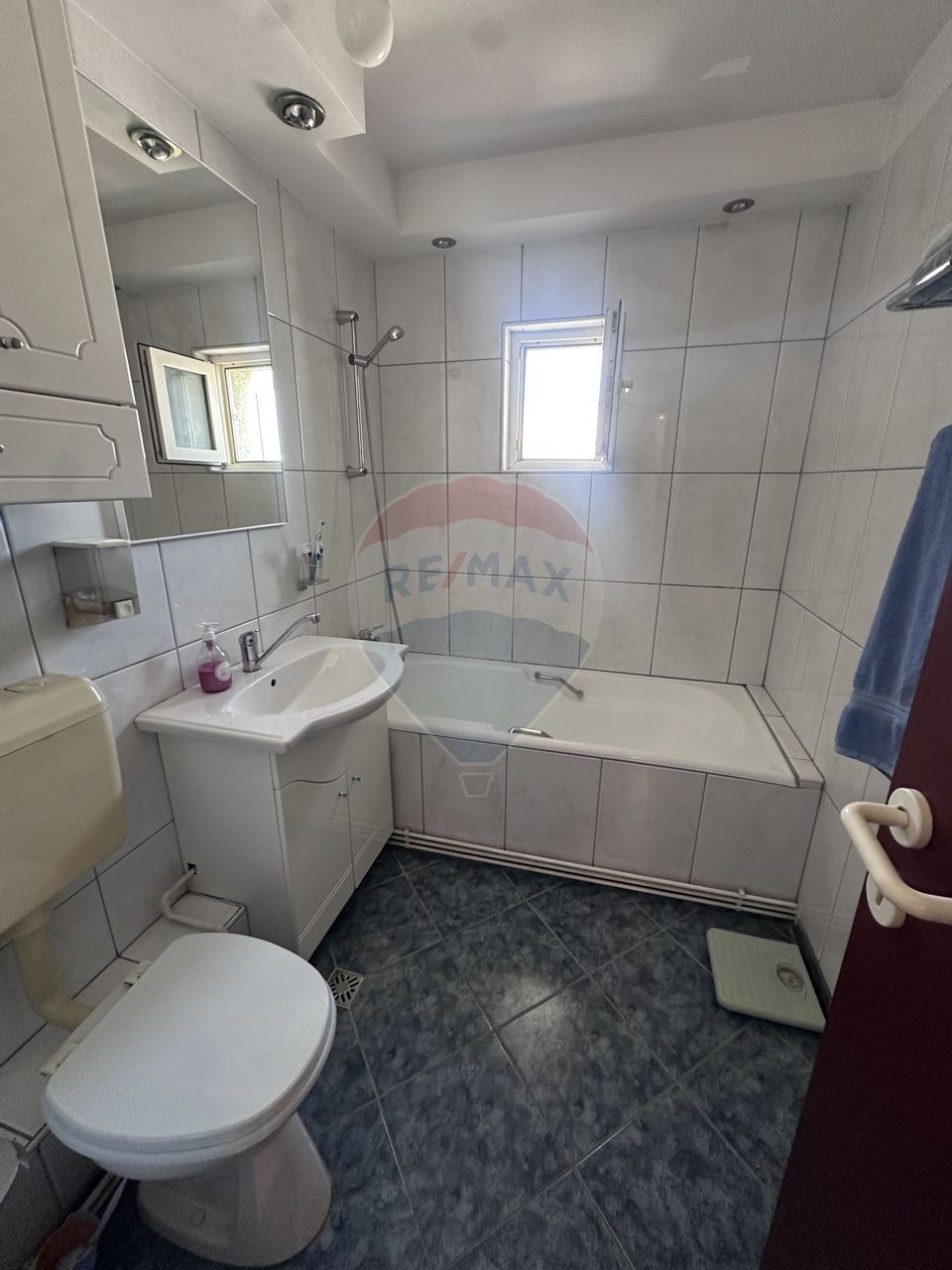 Apartament cu 3 camere de vânzare în zona Baneasa