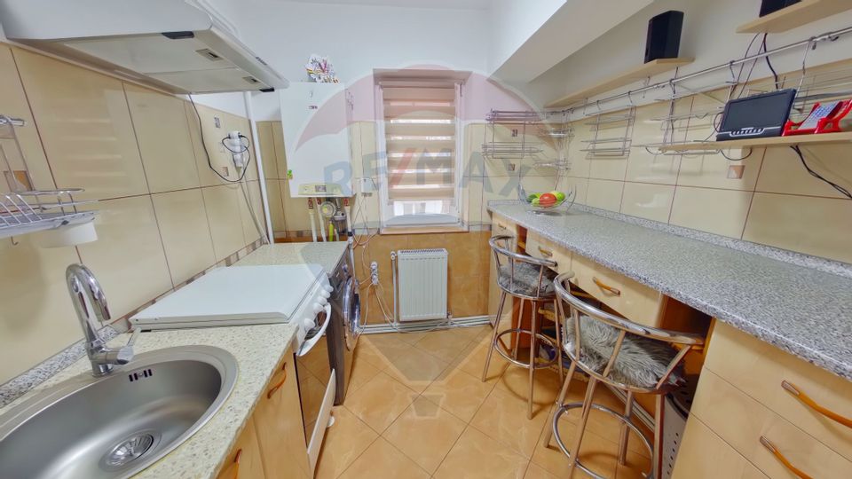 Apartament cu 3 camere de vânzare în zona centrala