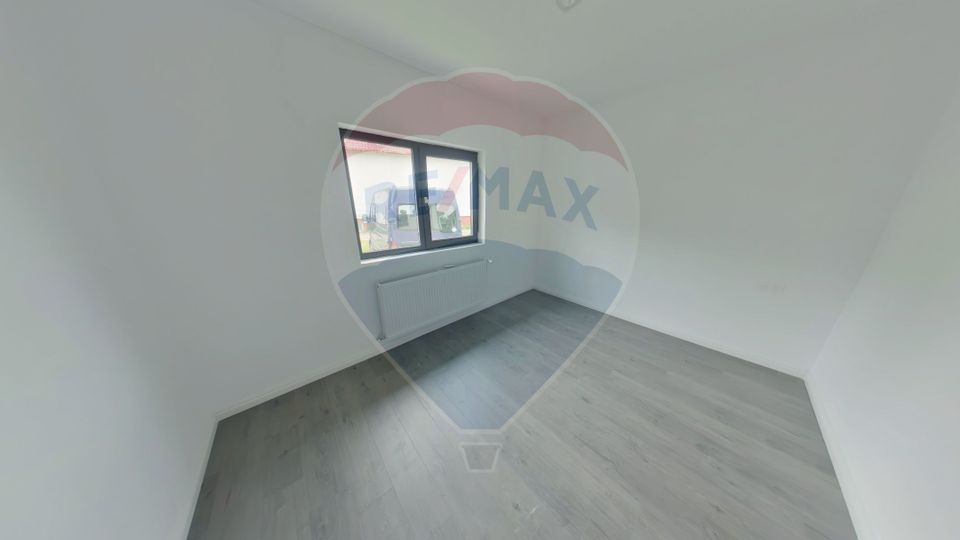 Casă / Vilă cu 4 camere de vânzare în zona Nord-Est