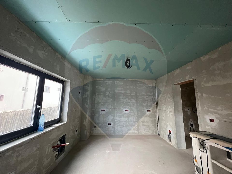 5 room House / Villa for sale, Est area