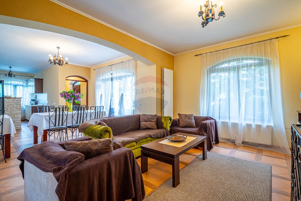 Proprietate deosebită de vânzare în Bușteni - Pensiune + Duplex