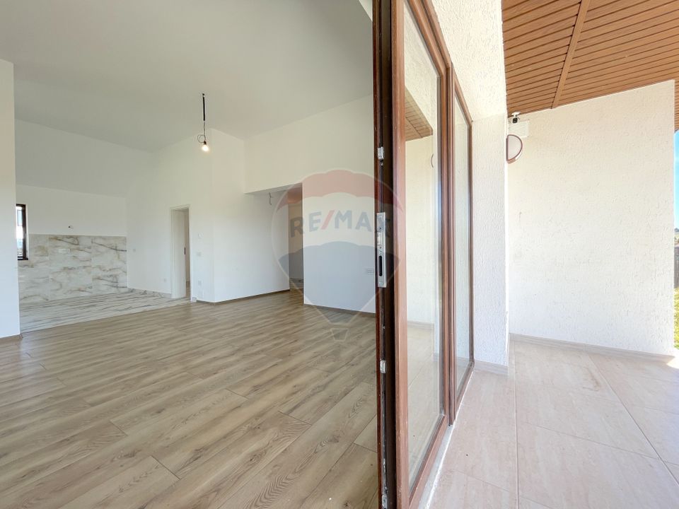 !! VANDUT !! Casă individuala, parter, 1400 mp teren, Sanpetru