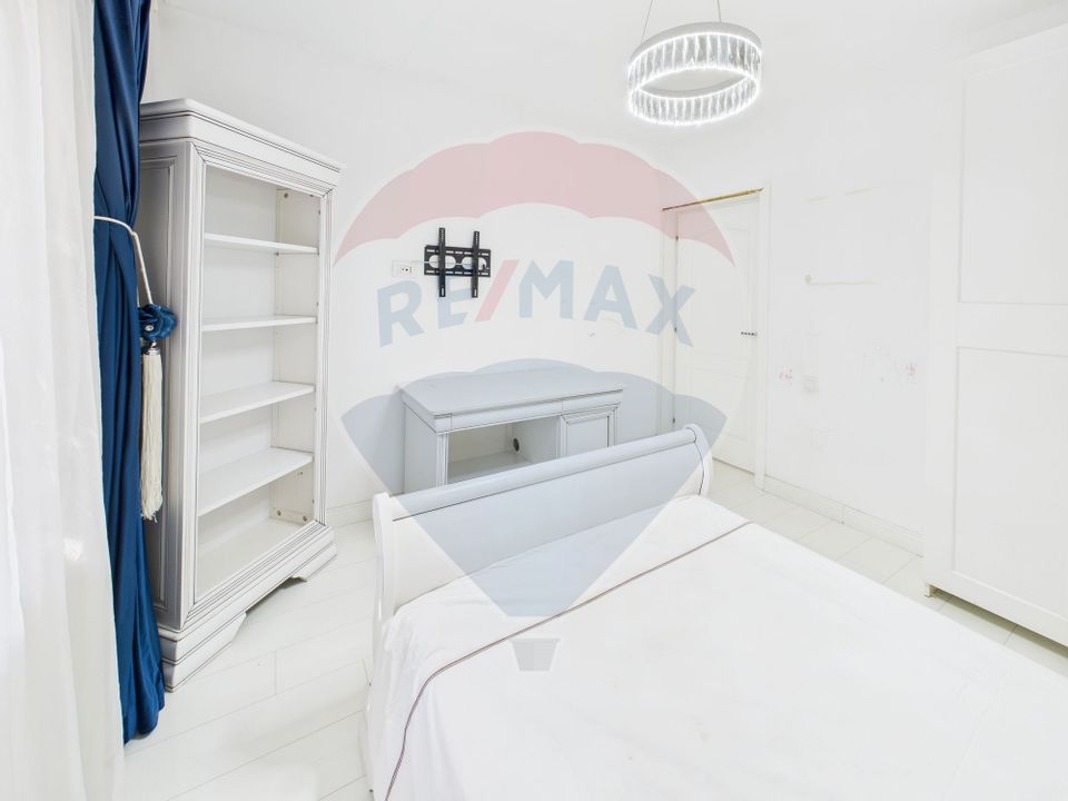 Casă / Vilă cu 4 camere de vânzare în zona Est