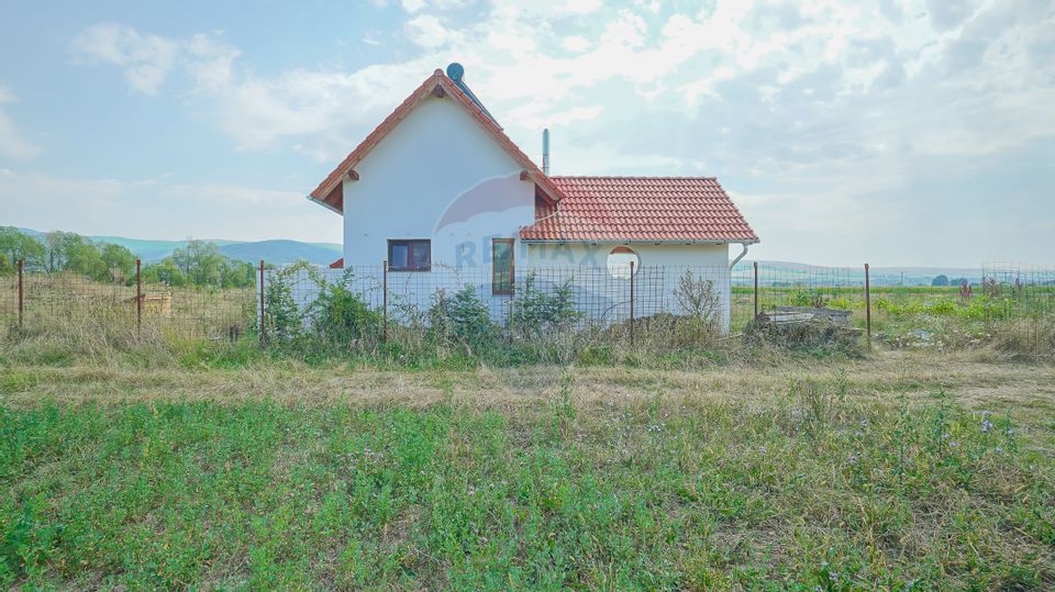 0% COMISION / Casă cu 3 camere si teren 28 500 mp , COVASNA