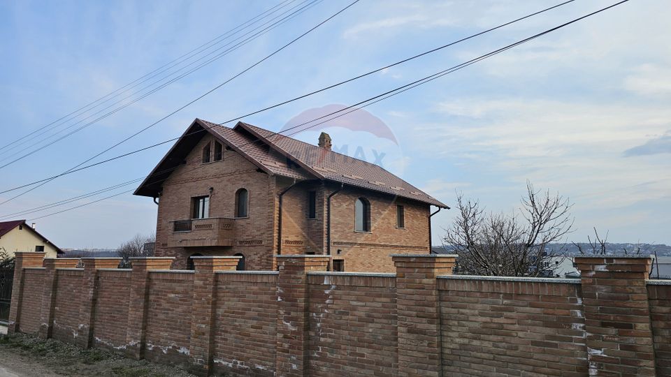 Casă / Vilă de lux, Scheia, Suceava