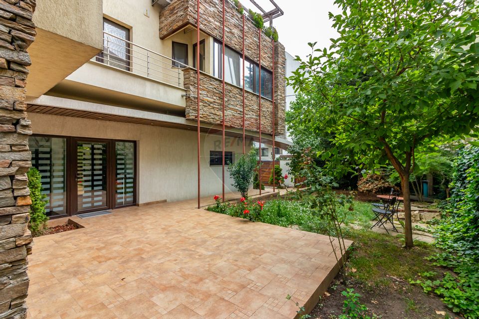 Vanzare | vila | 6 camere | 310 mp | Aviatiei | teren 384 mp | garaj