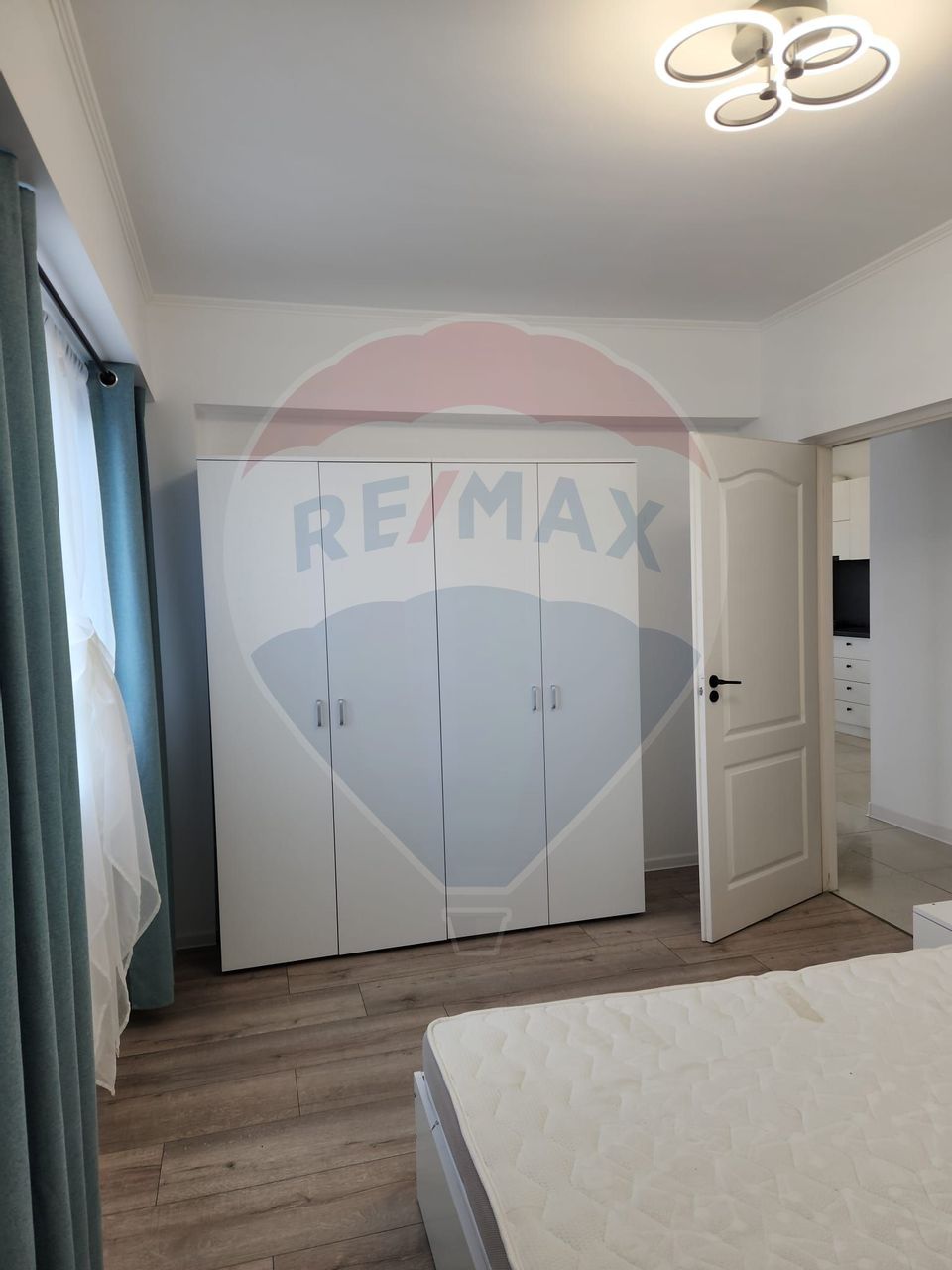 De închiriat: apartament 3 camere, etaj 1 – luminos și confortabil