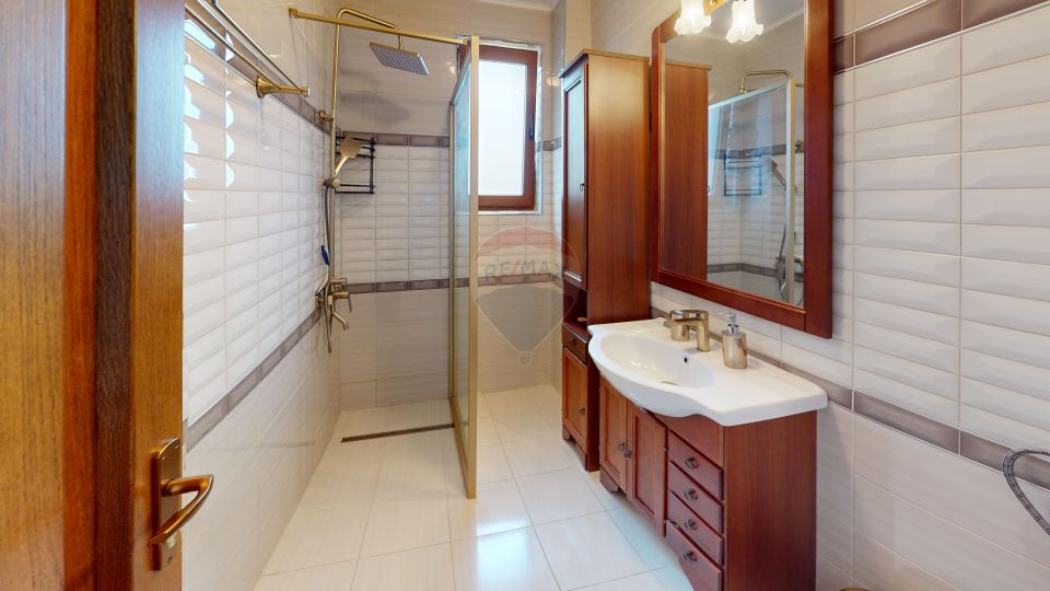 5 room House / Villa for sale