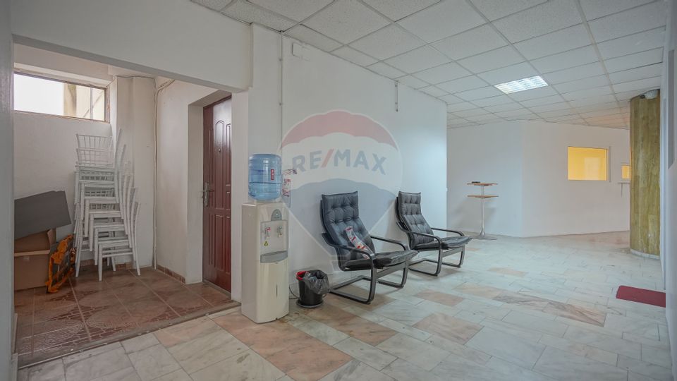 275sq.m Commercial Space for rent, 13 Decembrie area