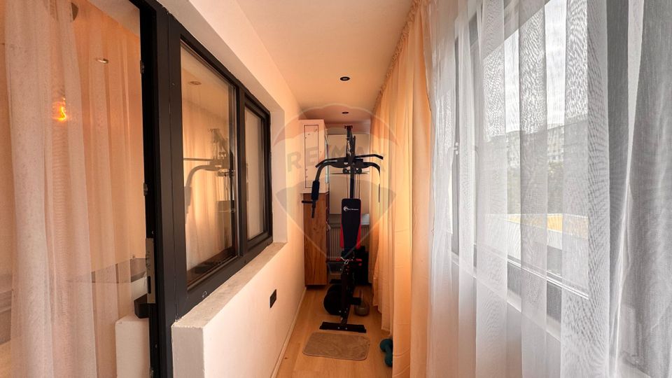 Apartament cu 4 camere, de vânzare, Tomis Nord, Rovere