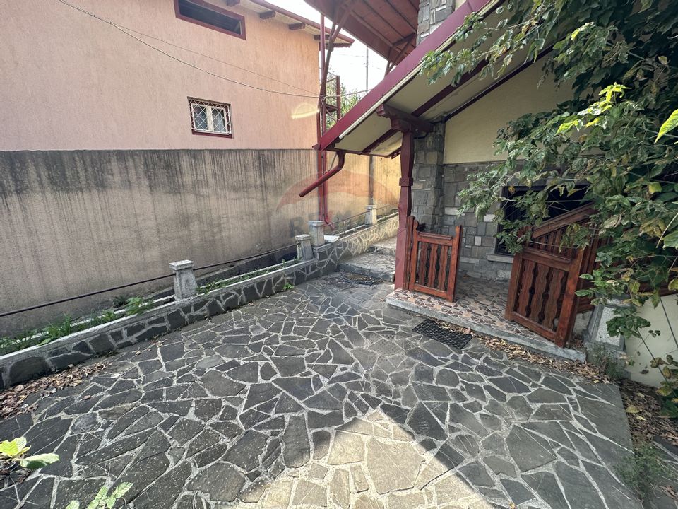 For sale | House with 8 rooms | Campina