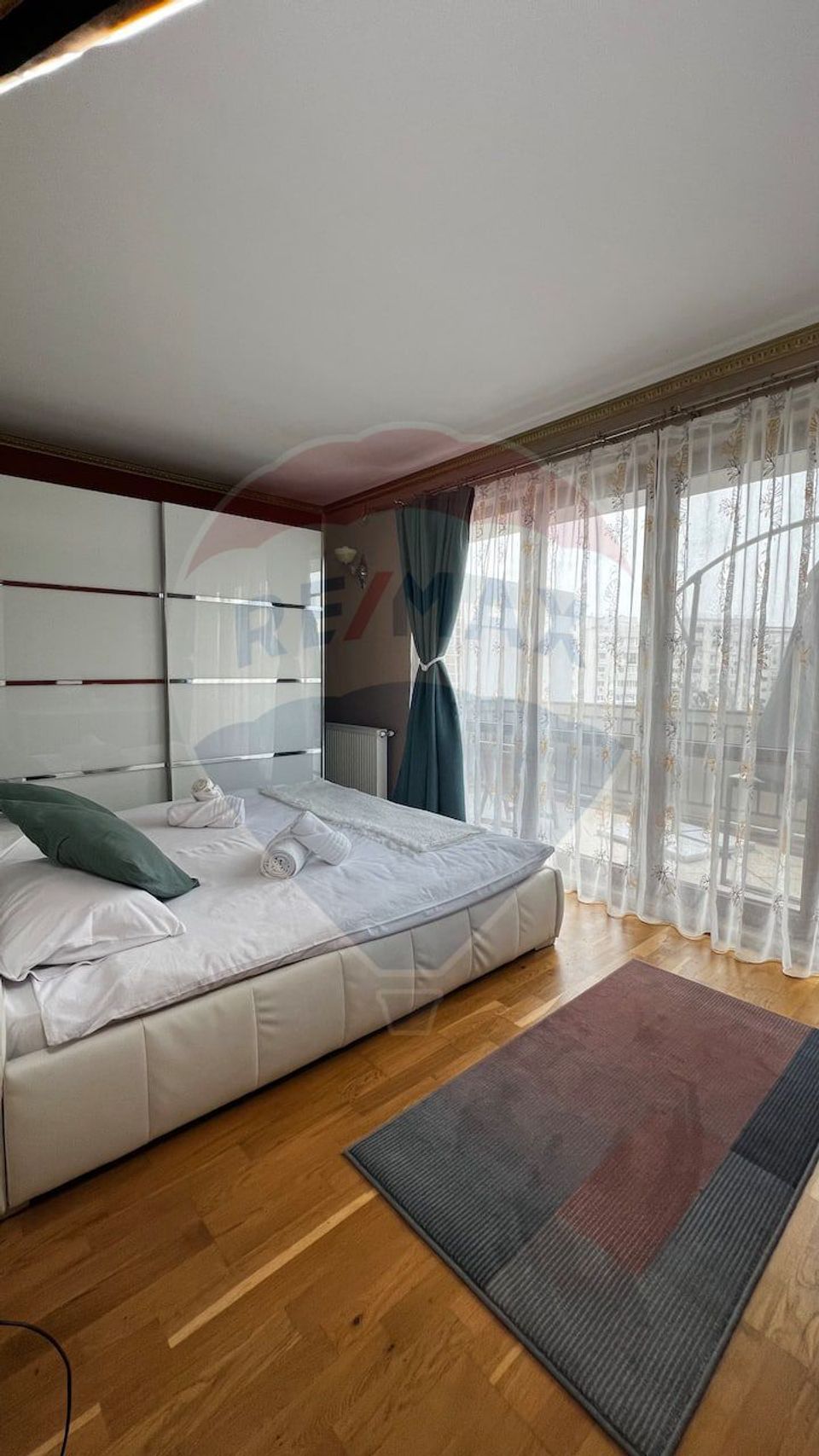 De inchiriat apartament central si cochet