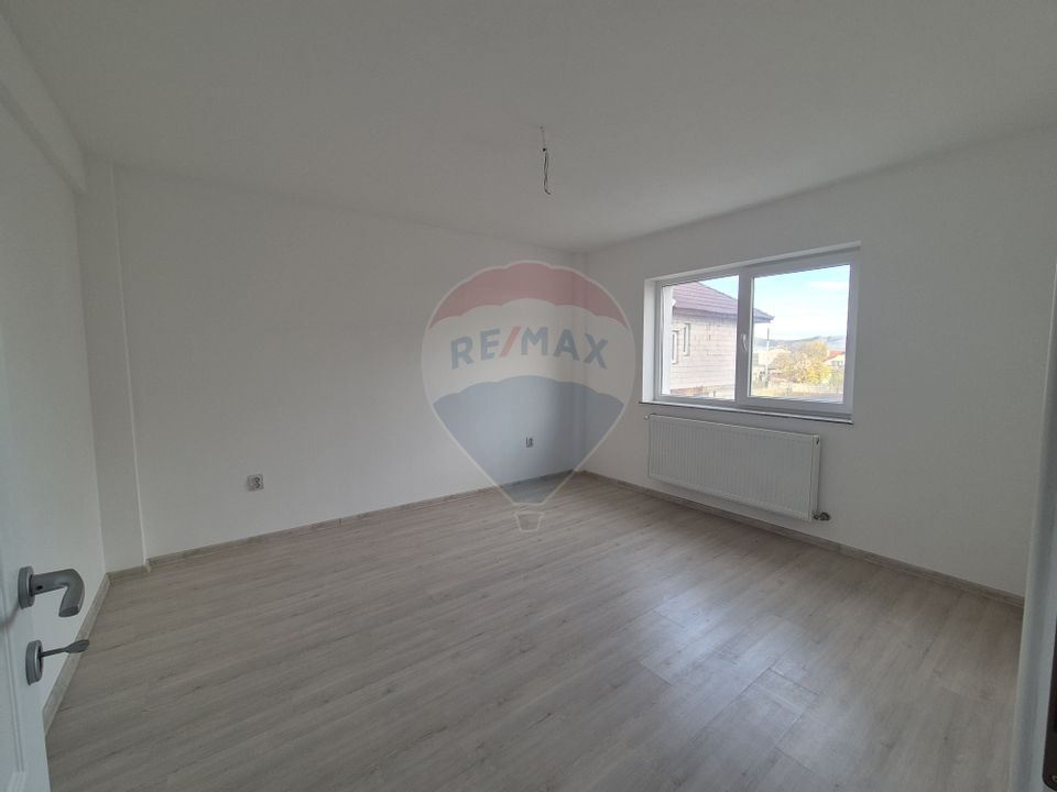 Apartament 3 camere decomandat parter