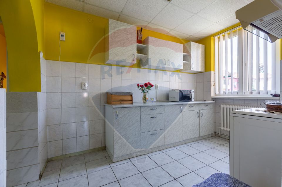 Apartament cu 3 camere decomandate, langa liecul SNG