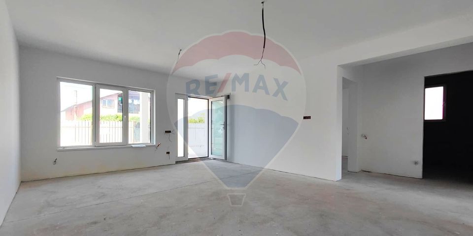 Casă / Vilă cu teren 371 mp de vânzare in Cumpana