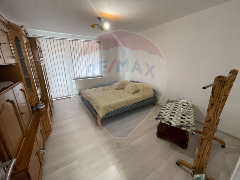 Apartament cu 2 camere  în  Chisineu Cris  zona Central