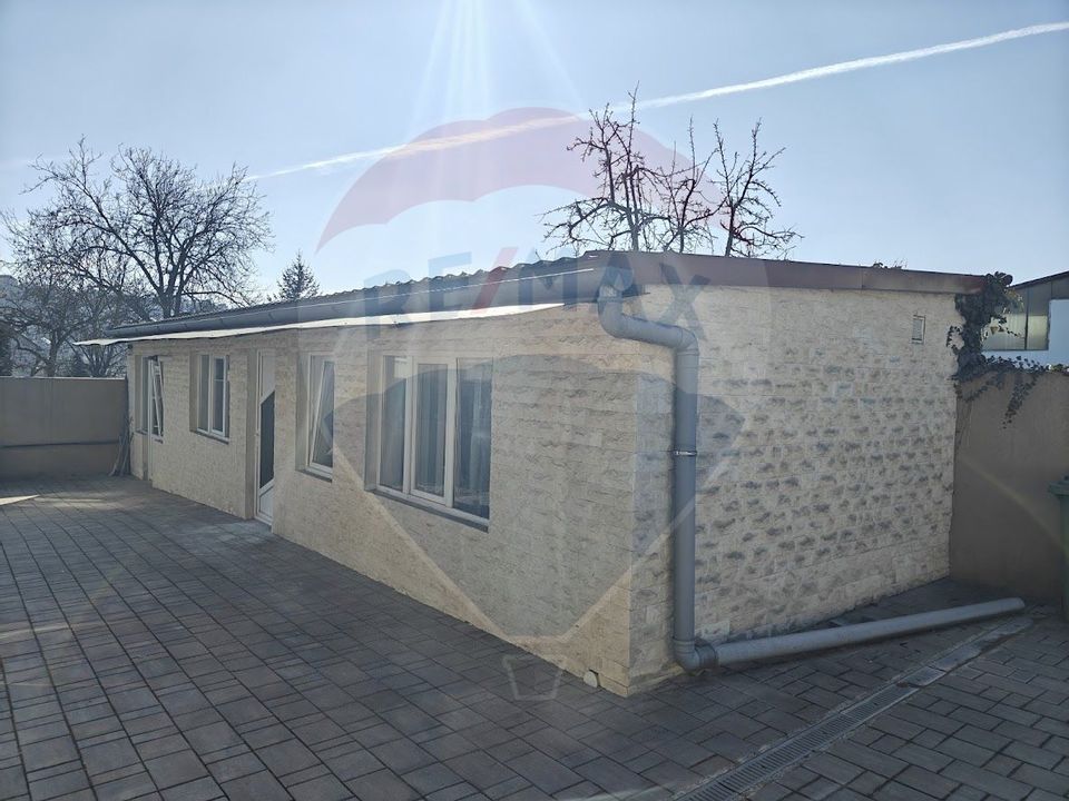 Spațiu comercial suprafata 240mp, curte generoasa, de inchiriat