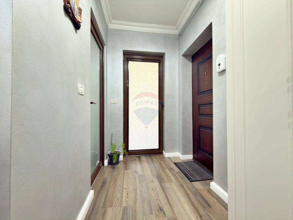 Apartament modern de vânzare, etaj 1, balcon închis, parcare privată