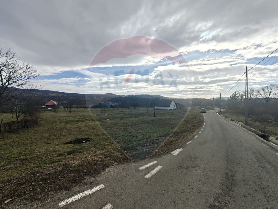 Teren intravilan de vanzare Șurdești