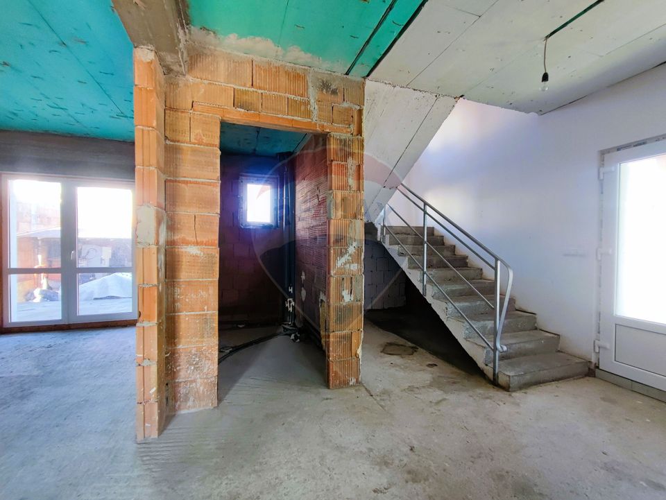 5 room House / Villa for sale