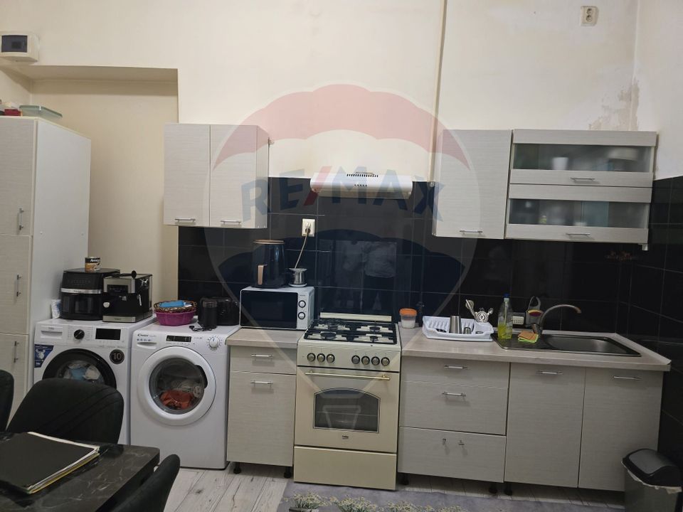 Apartament cu 3 camere de vânzare în zona Central