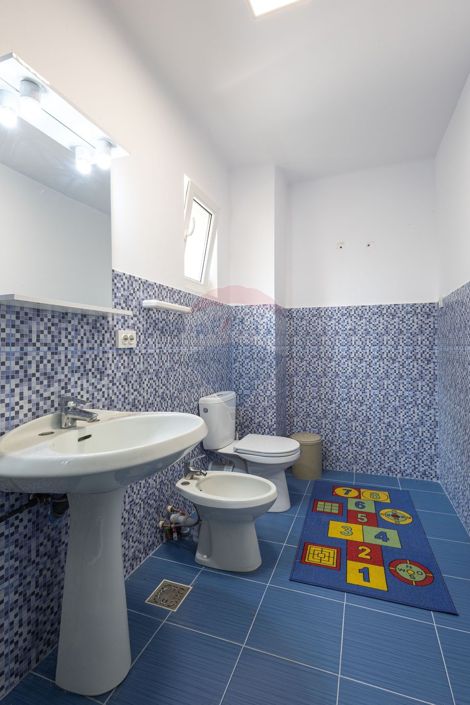 6 room House / Villa for sale