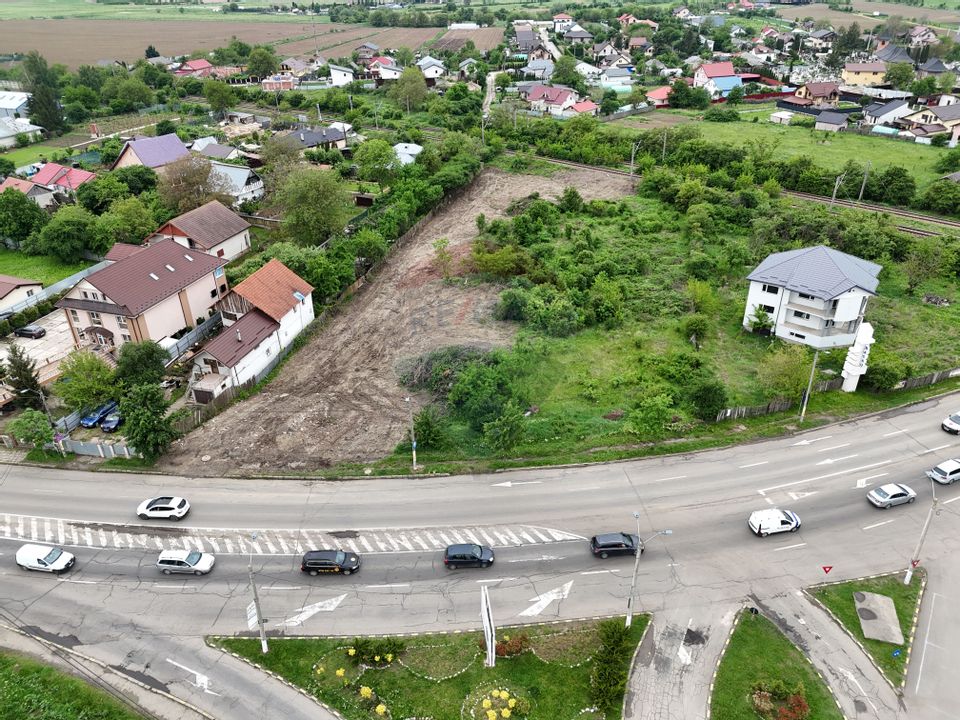 Teren 4,818 mp la strada principală în Gherăiești